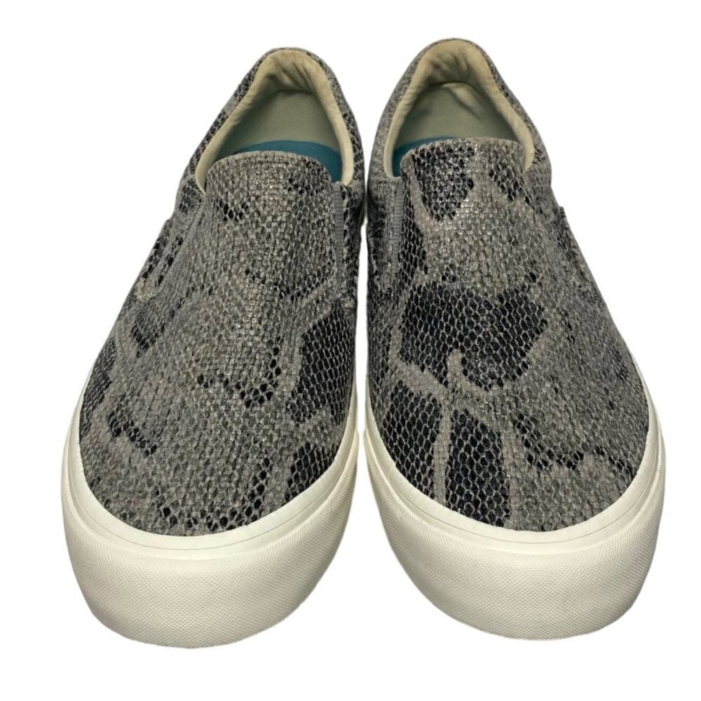 SEAVEES Women's "Hawthorne" Slip-On Snake Design Size 8 Gray/Silver/White